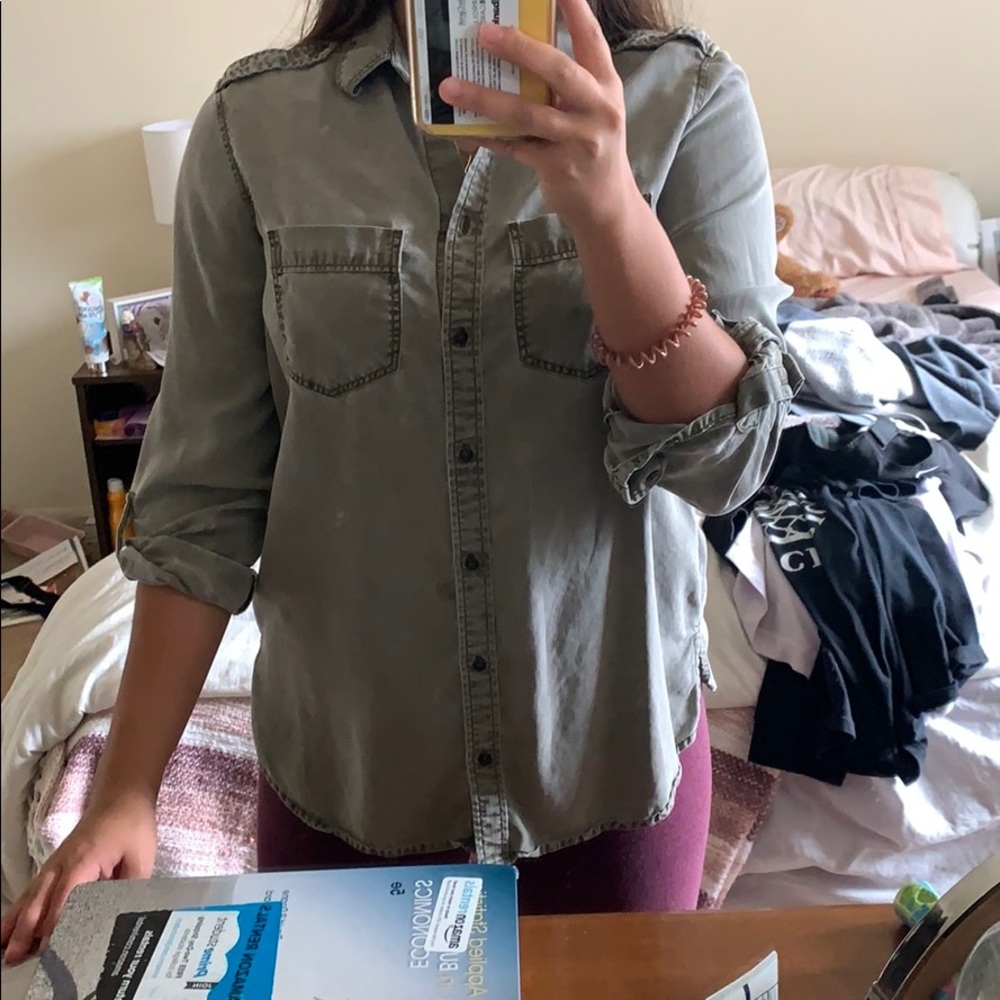 button down wear open or closed
